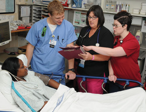nurses conducting bedside shift report