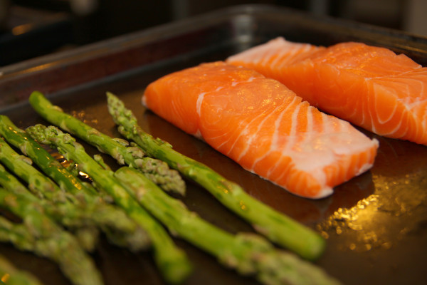 valentine_meal_salmon_and_asparagus